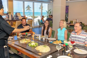 4 restaurants; breakfast, lunch, and dinner served