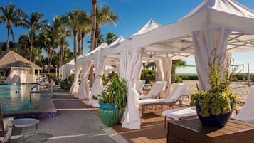 Piscine extérieure, tentes de plage, parasols de plage