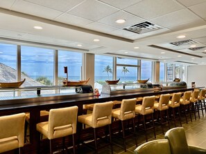 4 restaurants, breakfast, lunch, dinner served; local cuisine