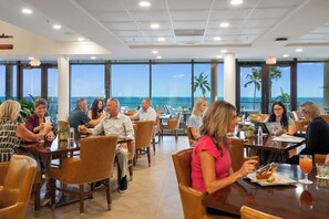 4 restaurants, breakfast, lunch, dinner served; local cuisine - Sundial Beach Resort & Spa (Sanibel)