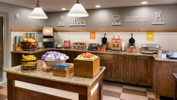 Café da manhã com buffet grátis todos os dias