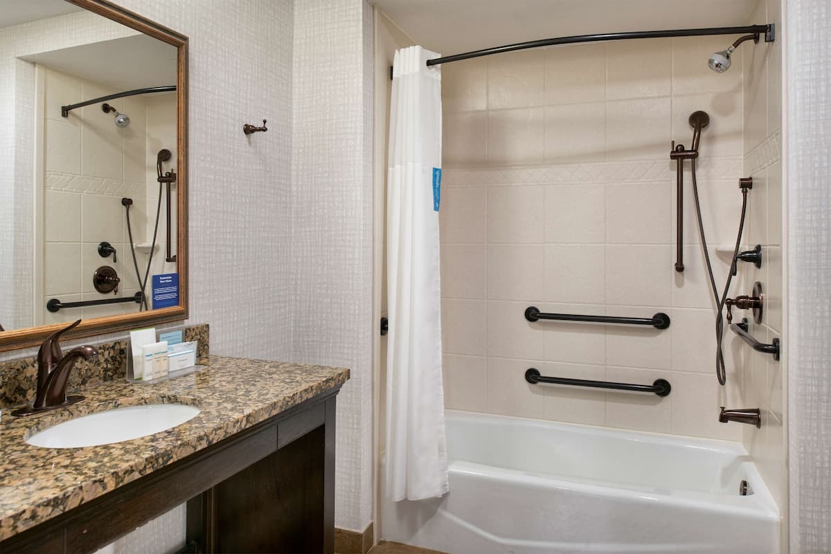 Studio, 1 King Bed, Accessible, Bathtub (Mobility & Hearing) | Bathroom