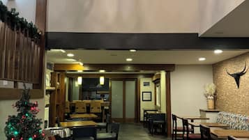 Café da manhã com buffet grátis todos os dias