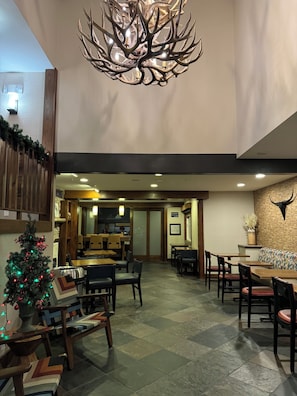Free daily buffet breakfast  - Hampton Inn Jackson Hole (Jackson)