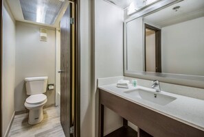 Schreibtisch, Bügeleisen/Bügelbrett, kostenlose Babybetten