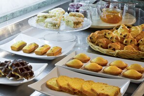 Daily buffet breakfast (EUR 8.50 per person)