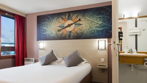 Premium bedding, desk, blackout drapes, soundproofing - Hotel Eden (Woippy)