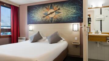 Literie de qualité supérieure, bureau, rideaux occultants