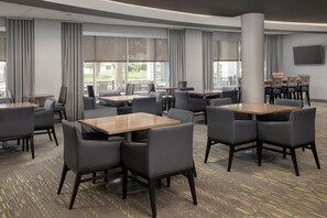 Free daily buffet breakfast - SpringHill Suites by Marriott Boise ParkCenter (Boise)