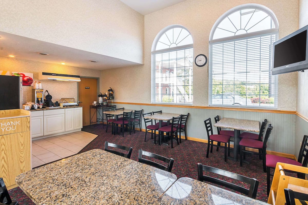 free daily continental breakfast