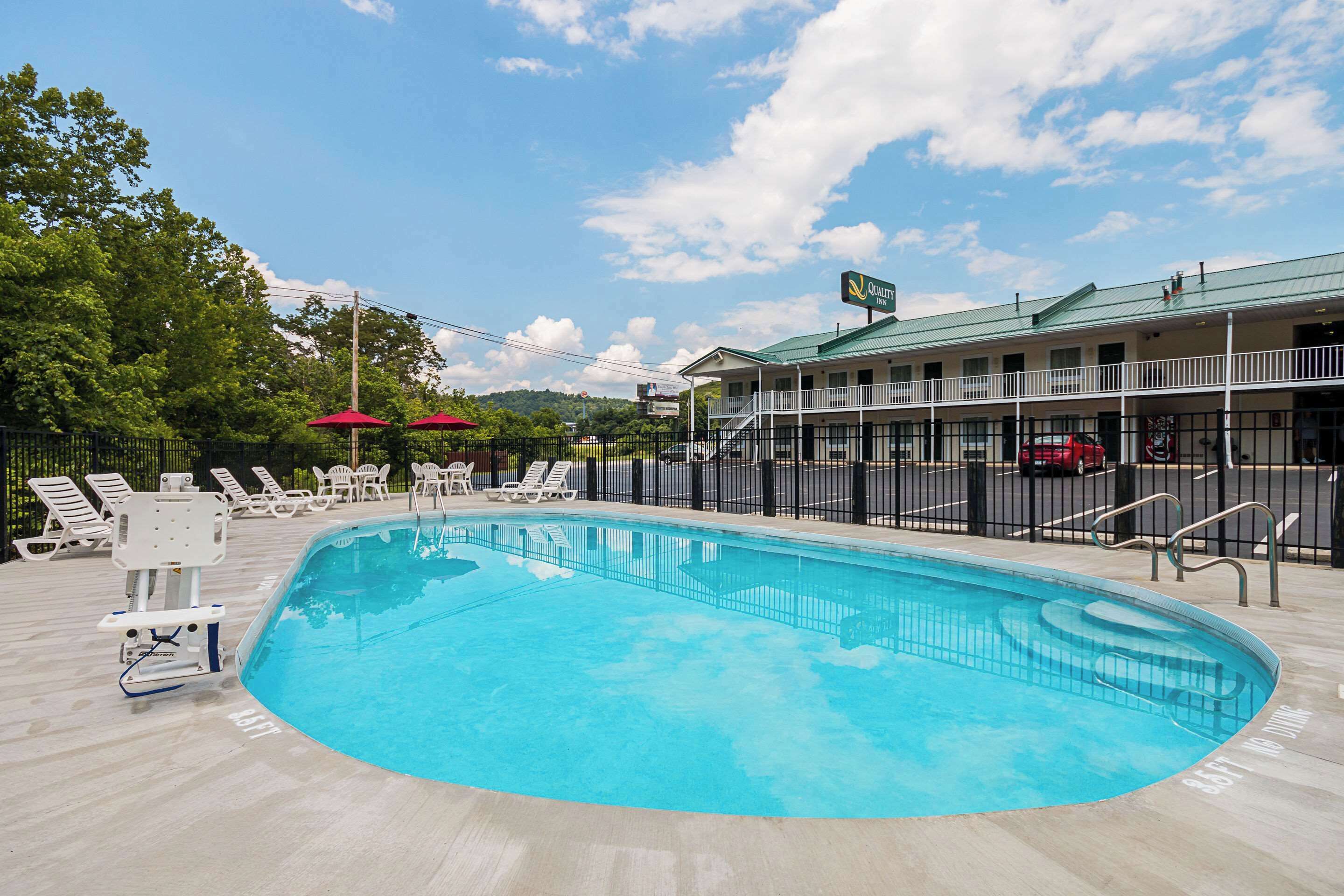 outdoor pool, open 10 am to 10 pm, pool loungers