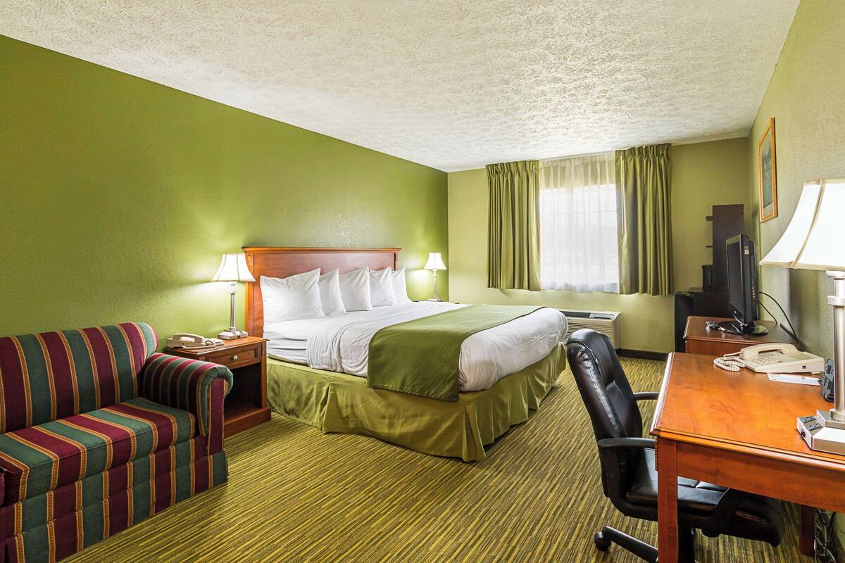 Business Room | Iron/ironing board, free WiFi, bed sheets