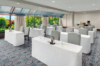 Meeting space at Courtyard by Marriott Boston-Cambridge