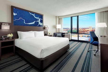 Escritorio, tabla de planchar con plancha y cunas gratuitas . Courtyard by Marriott Boston-Cambridge