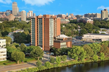Courtyard by Marriott Boston-Cambridge