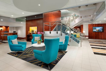 Lobby lounge at Courtyard by Marriott Boston-Cambridge