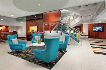 Lobby lounge at Courtyard by Marriott Boston-Cambridge
