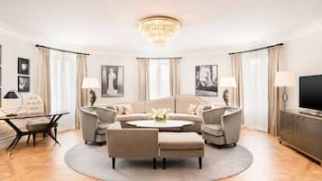 Suite, 1 habitación, vista al río (Bette Davis Suite) | Ropa de cama de alta calidad, edredón, camas con pillow-top y minibar