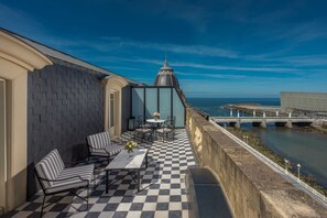 Premium bedding, down duvets, pillow-top beds, minibar