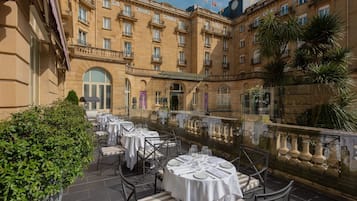 Serveert lunch en diner
