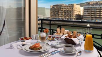 Colazione completa a pagamento, servita tutte le mattine