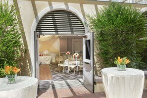 Terrace/patio - Embassy Suites by Hilton Los Angeles Downey (Downey)
