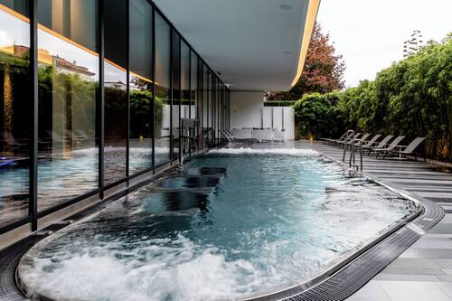 Sauna, hot tub, steam room, Turkish bath/hammam, body treatments