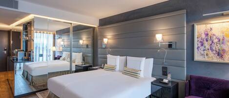 Deluxe Room, Balcony, Park View | Hypo-allergenic bedding, minibar, in-room safe, individually decorated