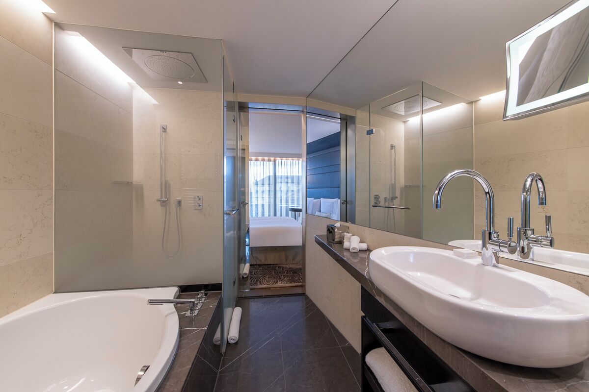 deluxe room, balcony, park view | bathroom | rainfall showerhead, free toiletries, hair dryer, slippers