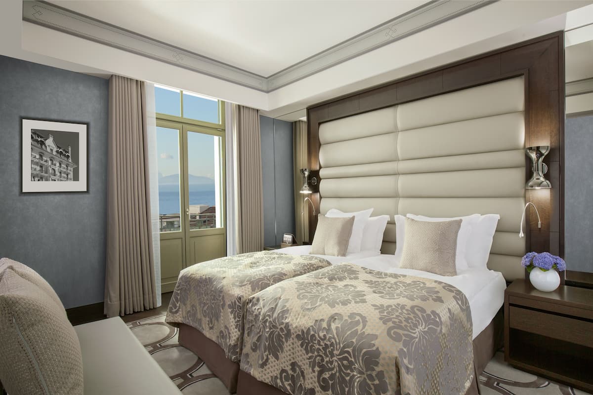 Hypo-allergenic bedding, minibar, in-room safe, individually decorated