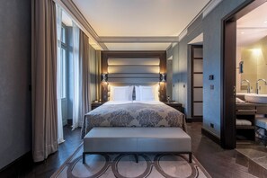Suite (Savoy, Terrace or Balcony) | Hypo-allergenic bedding, minibar, in-room safe, individually decorated