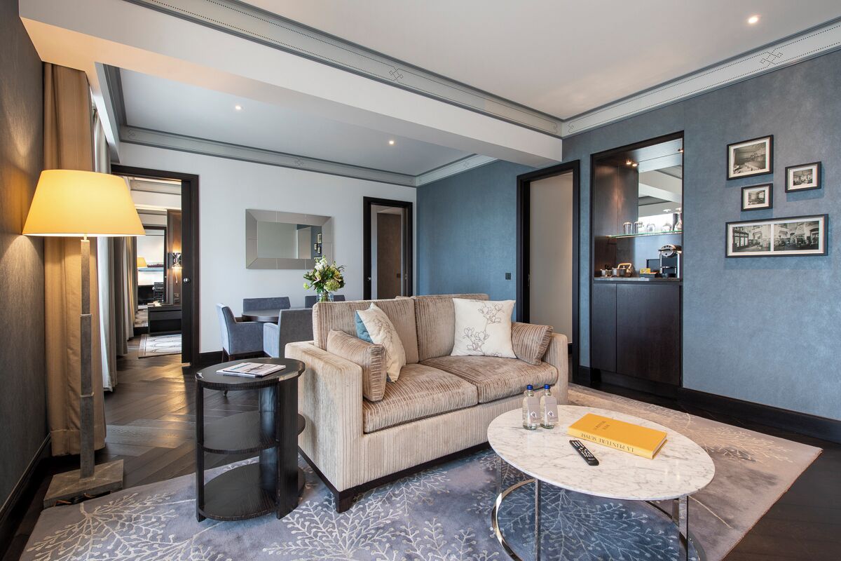 suite, lake view (savoy) | living area | 50-cm lcd tv with cable channels, tv