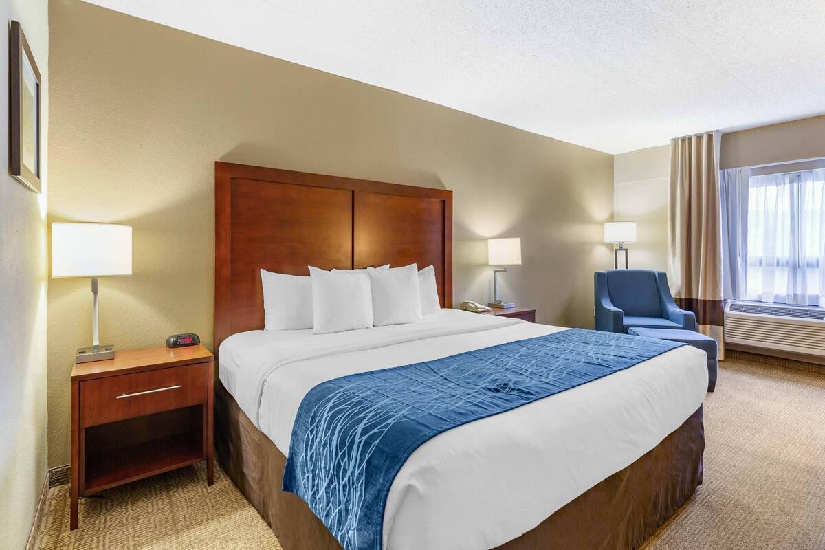 Premium bedding, pillowtop beds, desk, blackout drapes