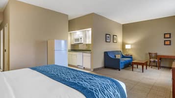 Standard Room, 1 King Bed, Non Smoking | Premium bedding, pillowtop beds, desk, blackout drapes