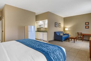 Standard Room, 1 King Bed, Non Smoking | Premium bedding, pillowtop beds, desk, blackout drapes
