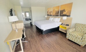 Desk, free WiFi, bed sheets, alarm clocks - Days Inn by Wyndham Canton (Canton)