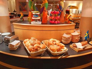 Daily buffet breakfast (EUR 15.50 per person)