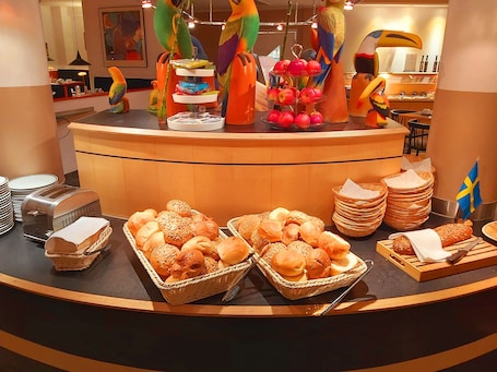 Desayuno buffet (EUR 15.50 por persona)