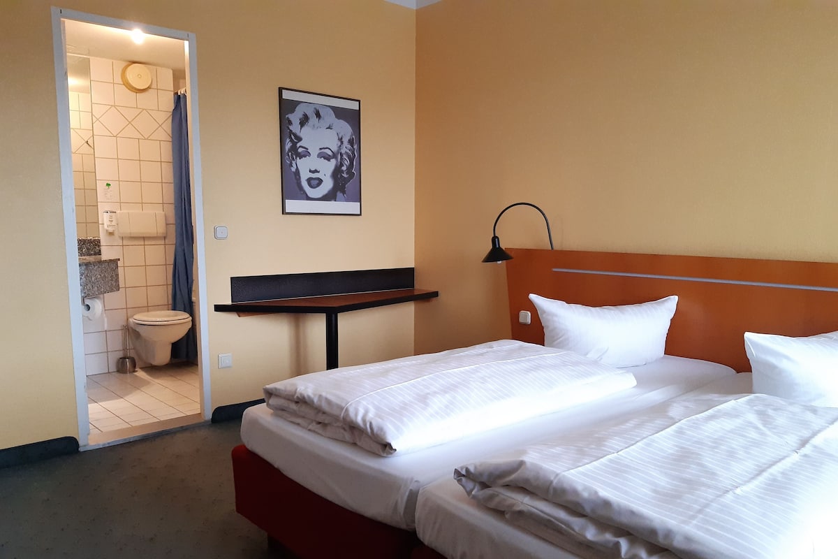 1 bedroom, desk, blackout drapes, rollaway beds
