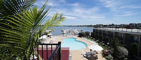 Piscine extérieure (ouverte en saison)