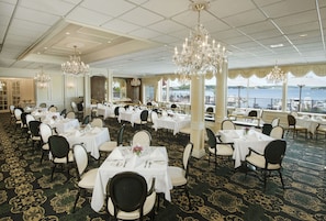 Breakfast, lunch and dinner served - Molly Pitcher Inn (Red Bank)