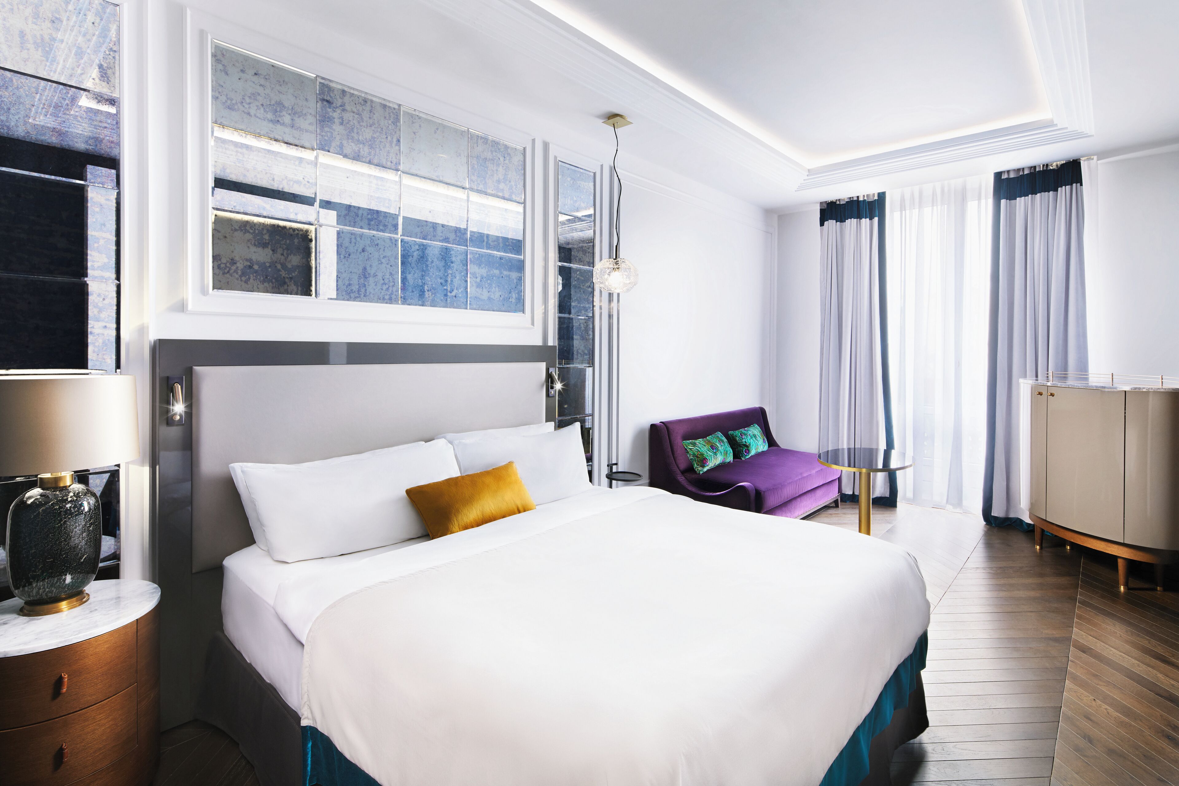 Executive Suite with King Bed | Hochwertige Bettwaren, Minibar, Zimmersafe, Schreibtisch