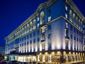 Fassade der Unterkunft – Abend/Nacht