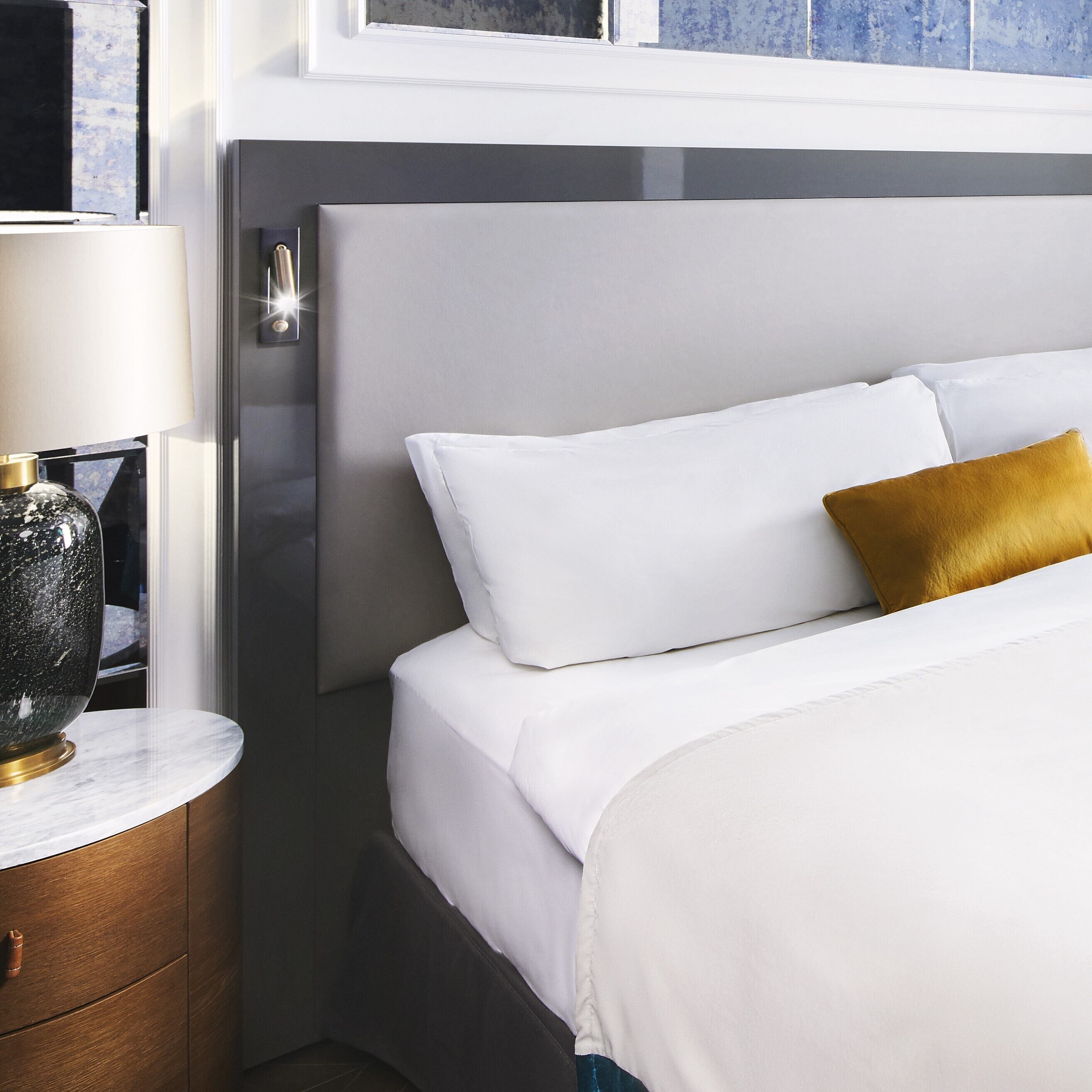 Ropa de cama de alta calidad y minibar 