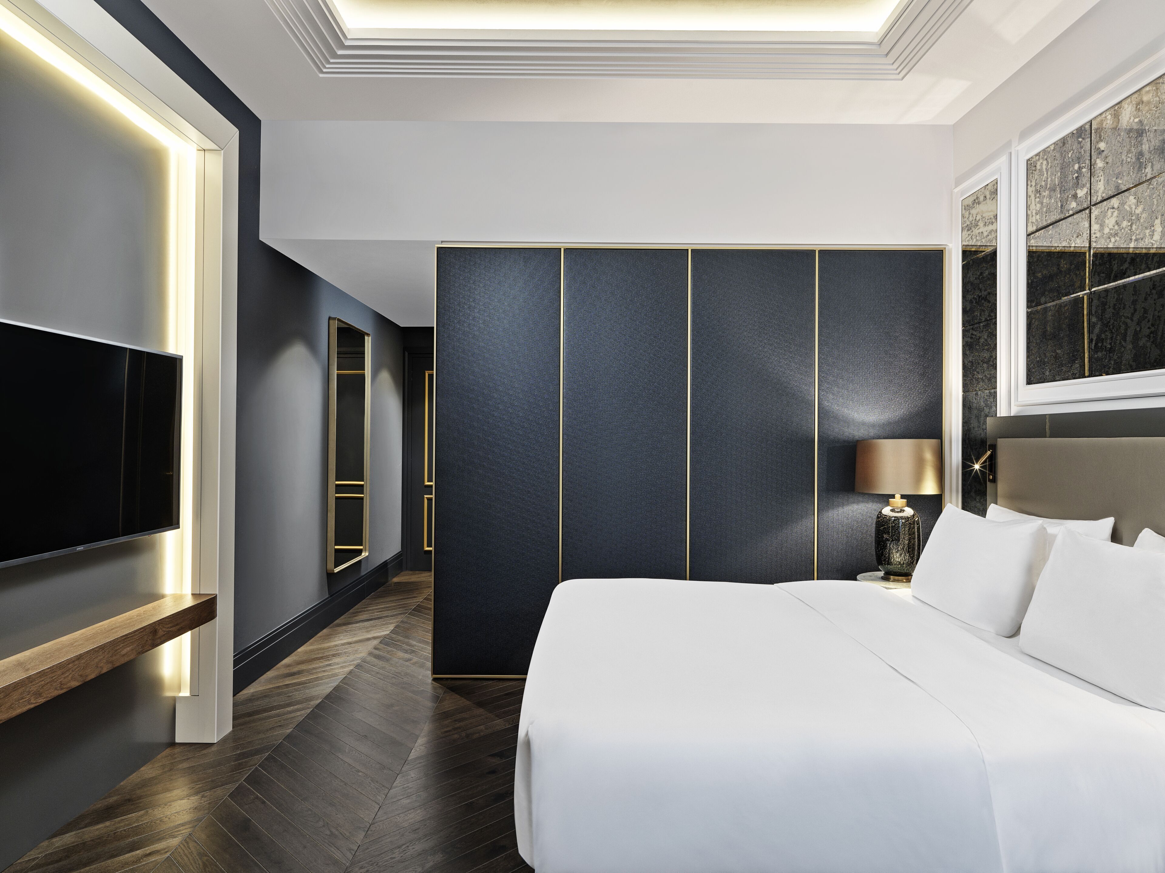 Hochwertige Bettwaren, Minibar, Zimmersafe, Schreibtisch