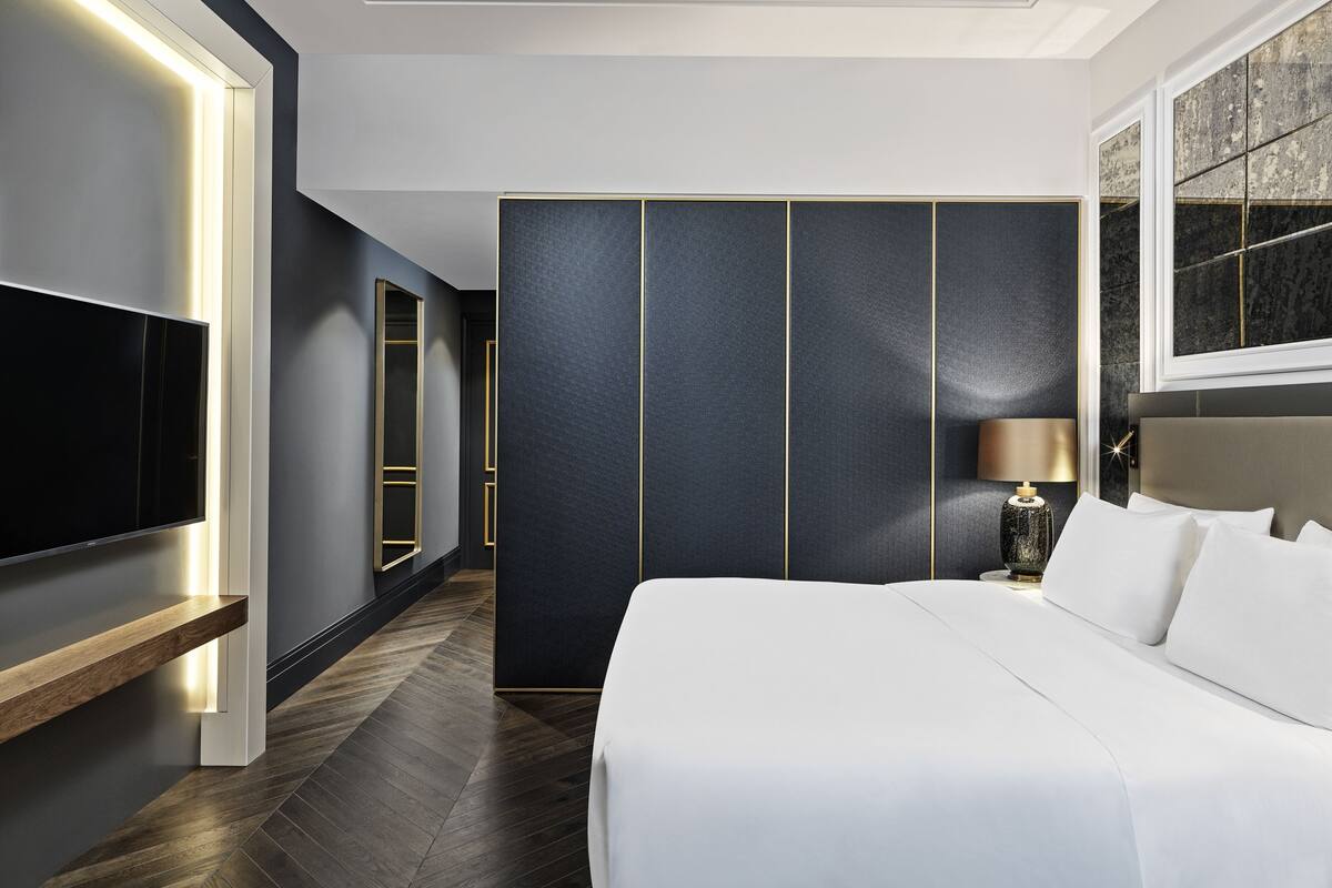 Hochwertige Bettwaren, Minibar, Zimmersafe, Schreibtisch