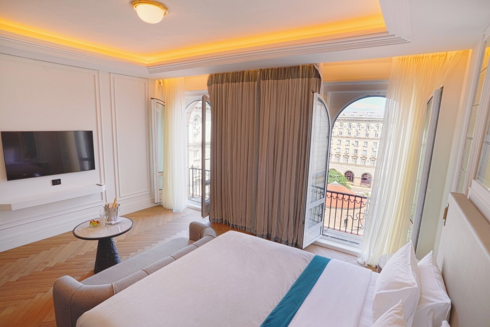 Suite Deluxe | Ropa de cama de alta calidad, minibar, caja fuerte y escritorio