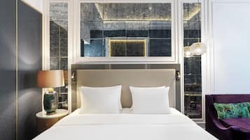 Deluxe King Room | Premium bedding, minibar, in-room safe, desk