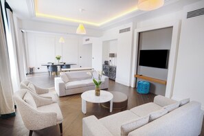 Premium bedding, minibar, in-room safe, desk - Sofia Balkan Palace (Sofia)