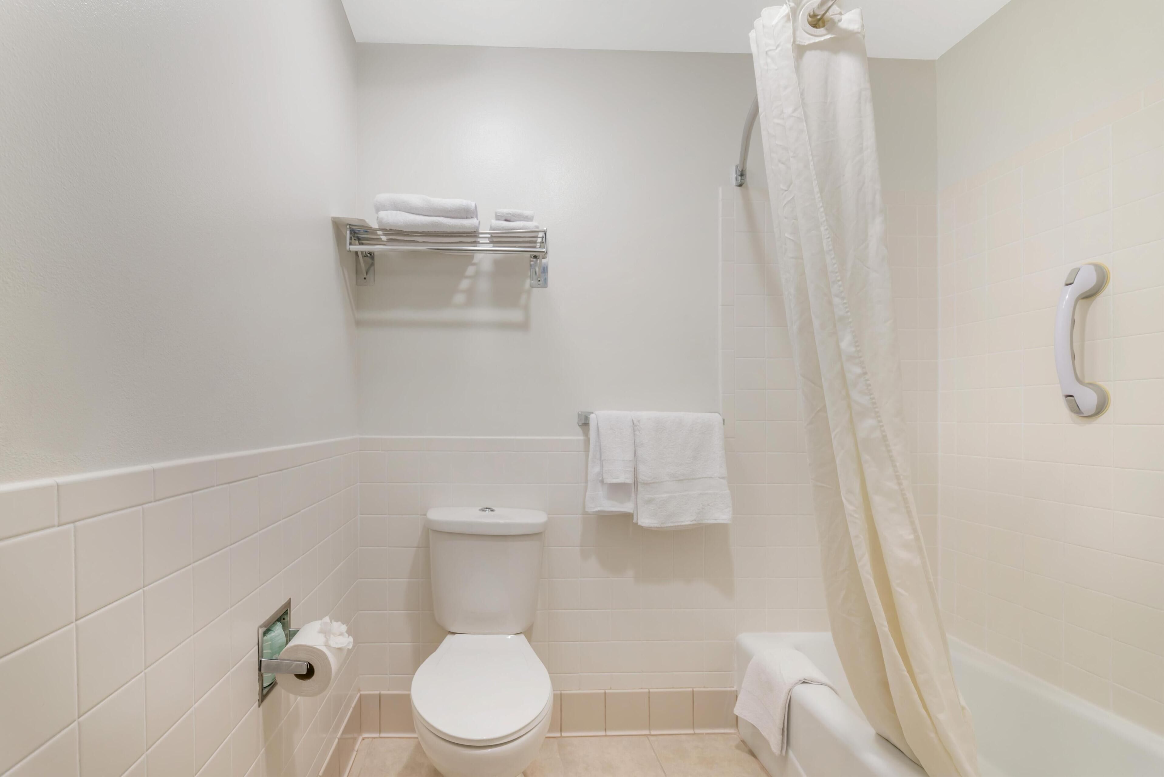 combined shower/bathtub, eco-friendly toiletries, hair dryer, towels